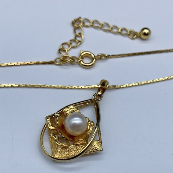 Genuine Akoya Pearl Gold Tone Pendant Necklace - Picture 2 of 7